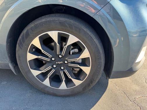 Astra Blue 2024 Kia Carnival EX