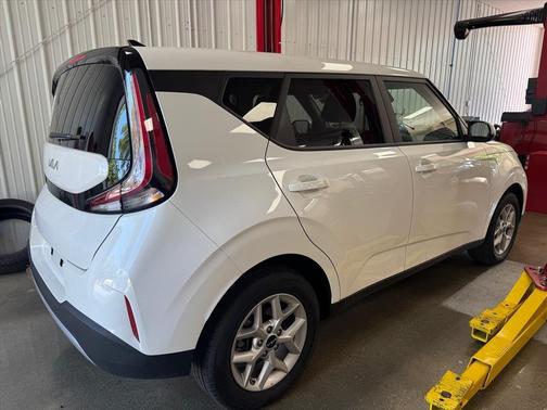 Snow White Pearl 2025 Kia Soul LX