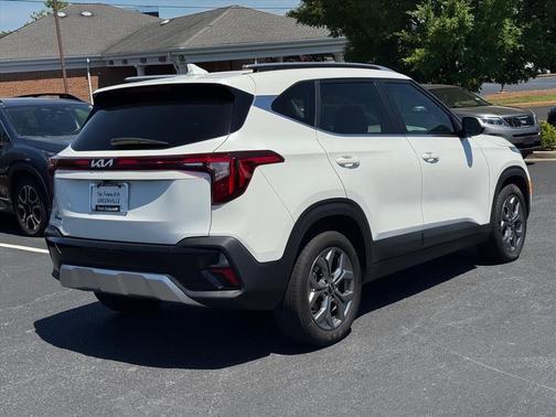 Snow White Pearl 2024 Kia Seltos S