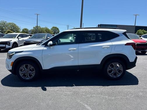 Snow White Pearl 2024 Kia Seltos S