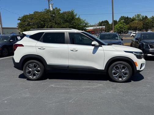 Snow White Pearl 2024 Kia Seltos S
