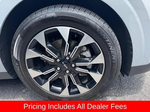 Ceramic Silver 2024 Kia Carnival EX