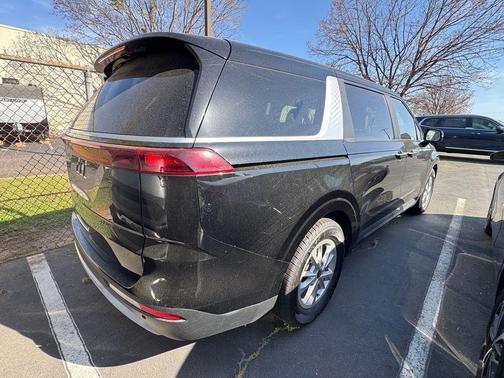 Aurora Black Pearl 2024 Kia Carnival LX