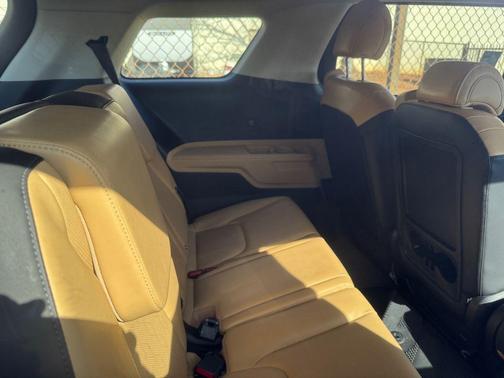 Aurora Black Pearl 2024 Kia Carnival LX