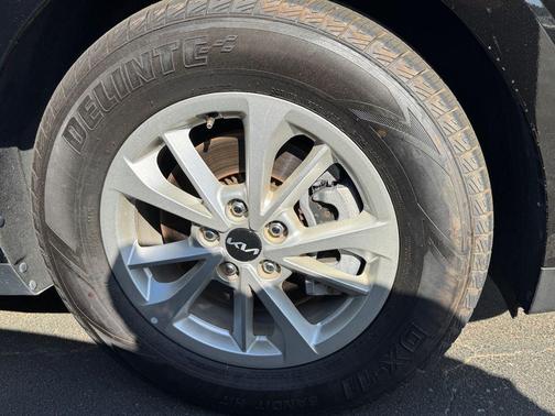 Aurora Black Pearl 2024 Kia Carnival LX