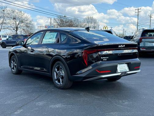 2026 Kia K4 LXS