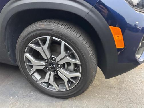 2023 Kia Seltos EX