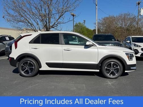 Snow White Pearl 2026 Kia Niro LX