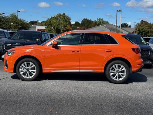 2024 Audi Q3 Premium 45 TFSI S line quattro Tiptronic