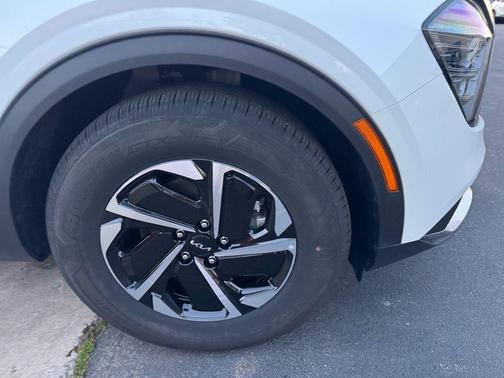 2025 Kia Sportage Hybrid LX