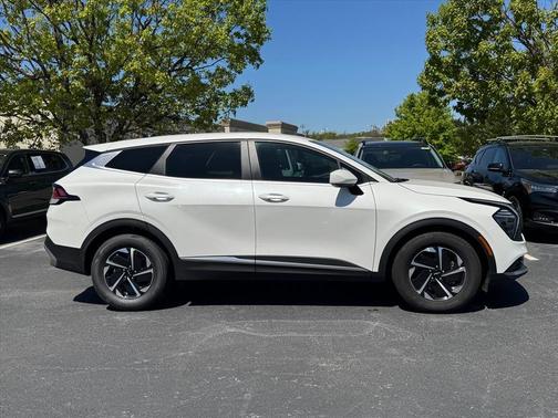 Snow White Pearl 2025 Kia Sportage Hybrid LX