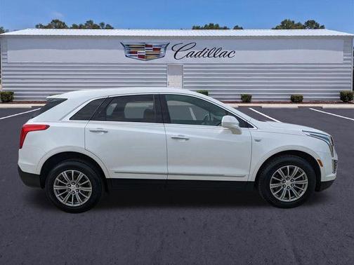 Crystal White 2017 Cadillac XT5 Luxury