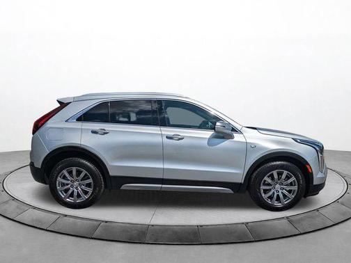 Radiant Silver Metallic 2021 Cadillac XT4 Premium Luxury