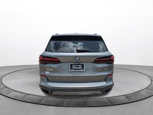 Skyscraper Gray Metallic 2024 BMW X5 sDrive40i