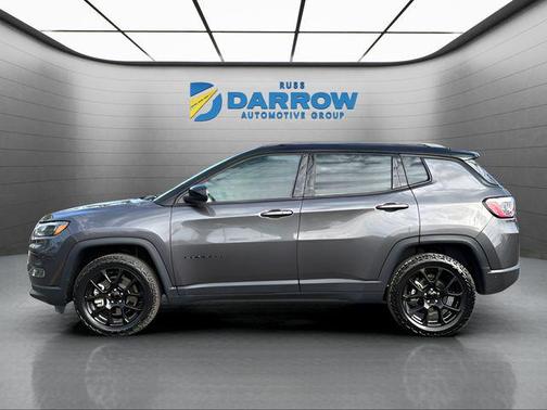 Granite Crystal Metallic Clearcoat 2023 Jeep Compass Latitude