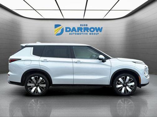 White Diamond 2026 Mitsubishi Outlander SE 2.5 S-AWC