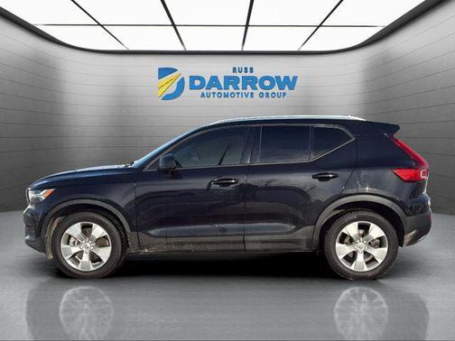 2022 Volvo XC40 T5 Momentum