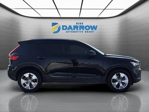 2022 Volvo XC40 T5 Momentum