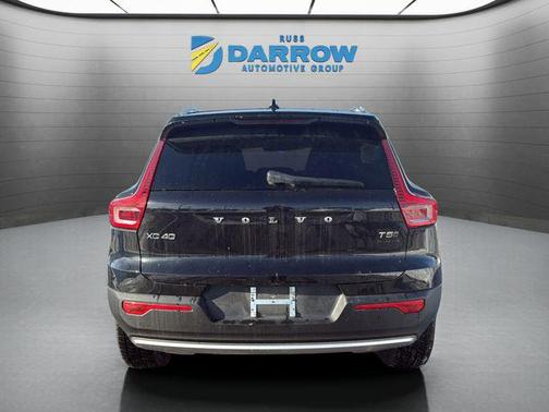 2022 Volvo XC40 T5 Momentum