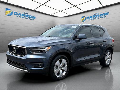 Dark Blue 2022 Volvo XC40 T5 Momentum