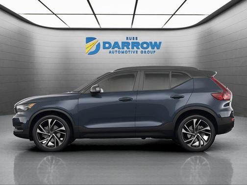 Dark Blue 2022 Volvo XC40 T5 Momentum