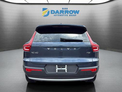 Dark Blue 2022 Volvo XC40 T5 Momentum