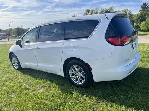 2022 Chrysler Voyager LX