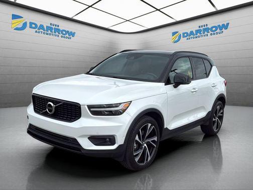 Crystal White 2019 Volvo XC40 T5 R-Design