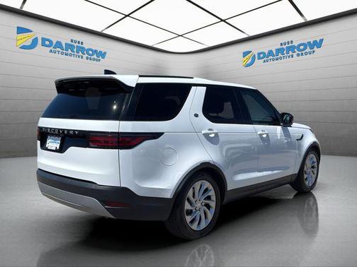 Fuji White 2024 Land Rover Discovery P300 S