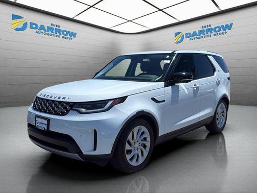 Fuji White 2024 Land Rover Discovery P300 S
