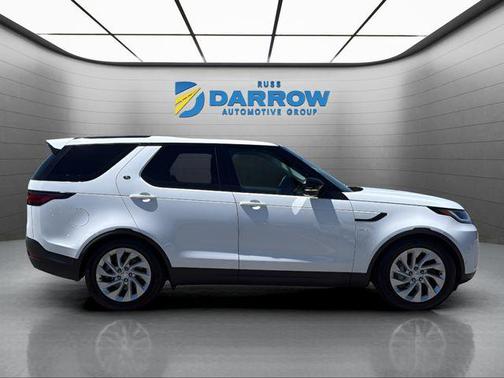 Fuji White 2024 Land Rover Discovery P300 S