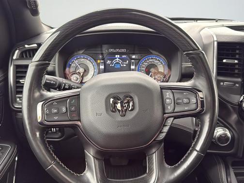 Diamond Black Crystal Pearlcoat 2022 RAM 1500 Limited