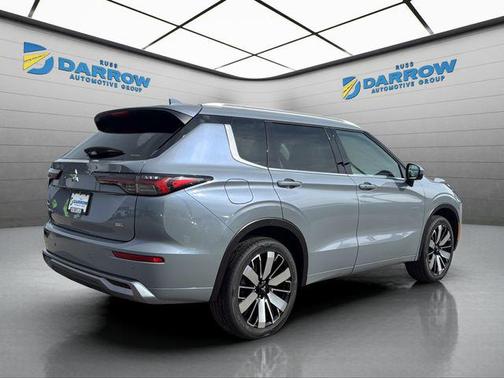 Moonstone Gray Metallic 2026 Mitsubishi Outlander SEL 2.5 S-AWC