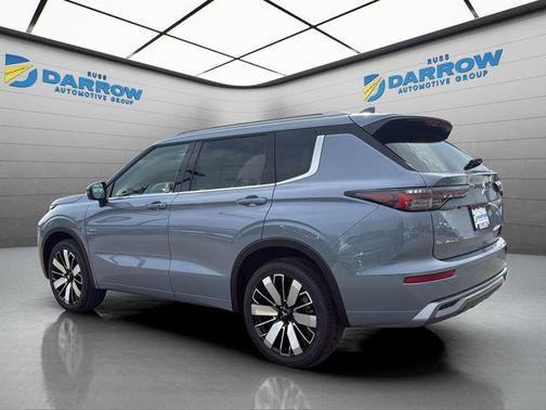 Moonstone Gray Metallic 2026 Mitsubishi Outlander SEL 2.5 S-AWC