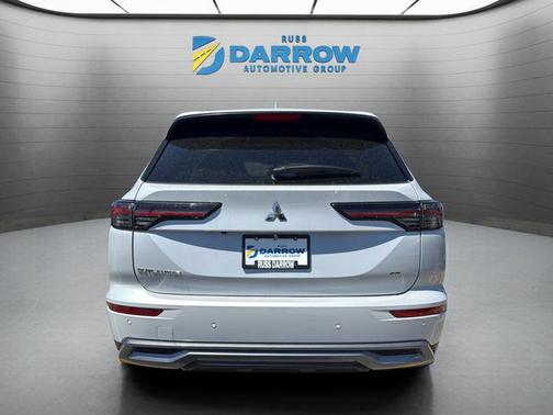 White Diamond 2026 Mitsubishi Outlander SE