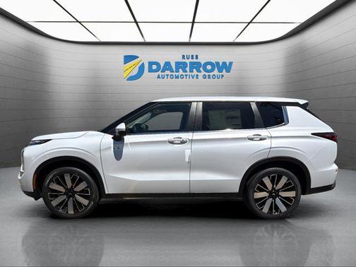 White Diamond 2026 Mitsubishi Outlander SE