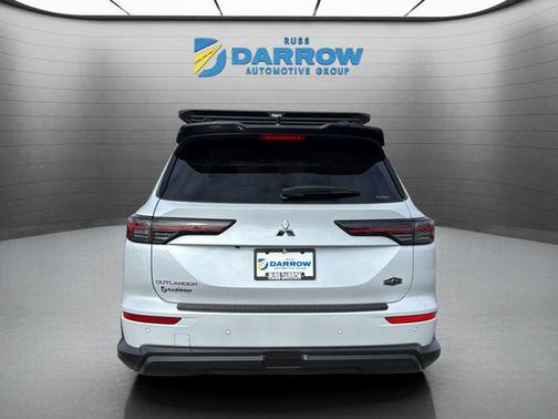 White Diamond/Black Roof 2026 Mitsubishi Outlander Trail Edition 2.5 S-AWC