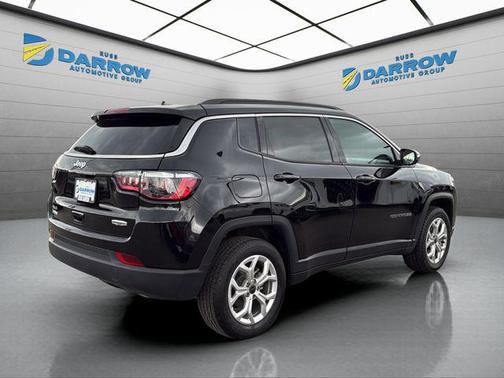 Diamond Black Crystal Pearlcoat 2025 Jeep Compass Latitude