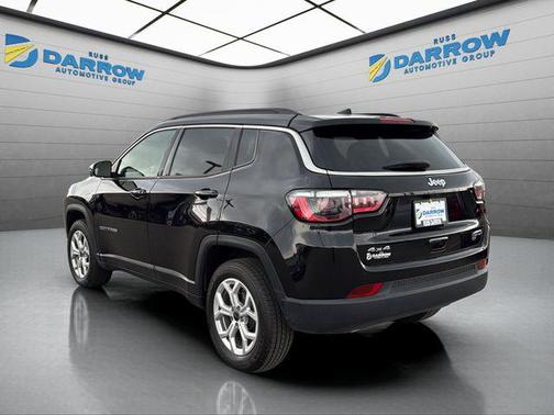 Diamond Black Crystal Pearlcoat 2025 Jeep Compass Latitude