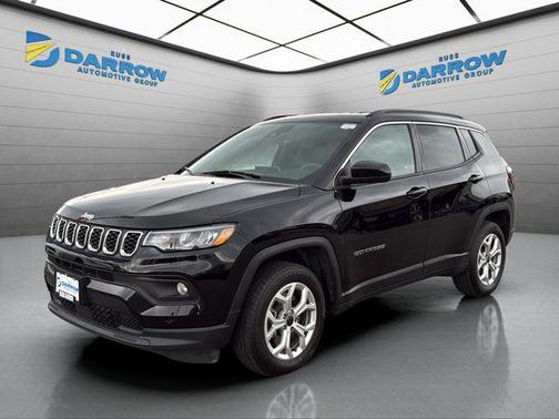 Diamond Black Crystal Pearlcoat 2025 Jeep Compass Latitude
