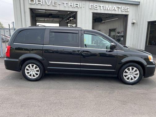 2013 Chrysler Town & Country Touring