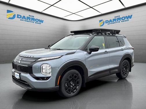 Moonstone Gray Metallic/Black Roof 2026 Mitsubishi Outlander Trail Edition 2.5 S-AWC