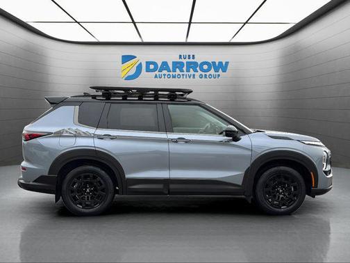 Moonstone Gray Metallic/Black Roof 2026 Mitsubishi Outlander Trail Edition 2.5 S-AWC