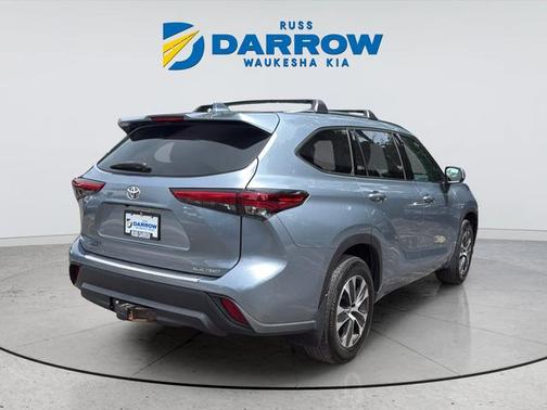 Moon Dust 2021 Toyota Highlander XLE