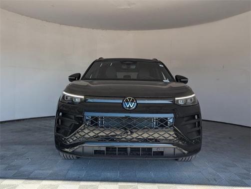 2025 Volkswagen Tiguan 2.0T SE R-Line Black