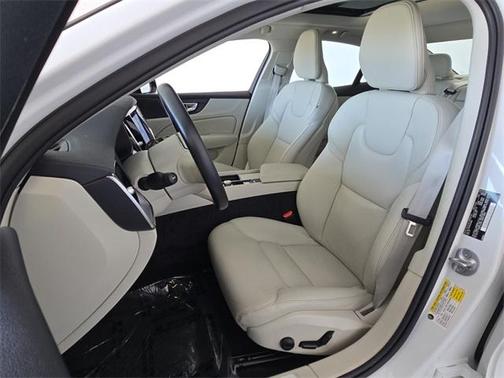 2023 Volvo S60 B5 Core Dark Theme