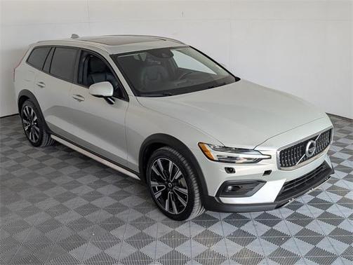 2020 Volvo V60 Cross Country T5