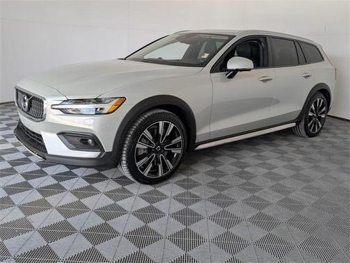 2020 Volvo V60 Cross Country T5