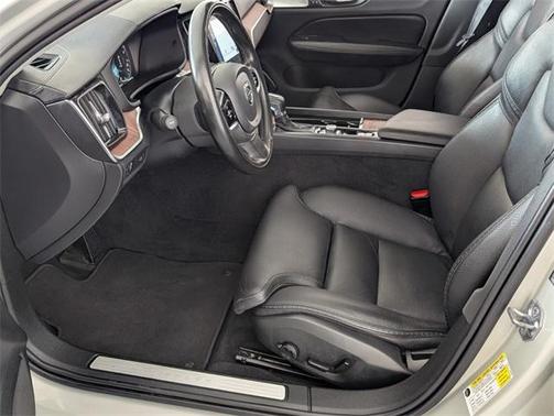 2020 Volvo V60 Cross Country T5