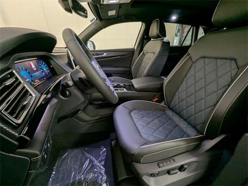 2025 Volkswagen Atlas Cross Sport 2.0T SEL Premium R-Line